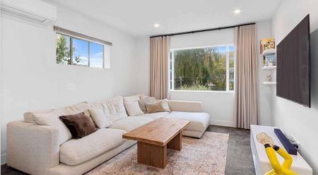 Tastefully renovated art deco house - Photo 2