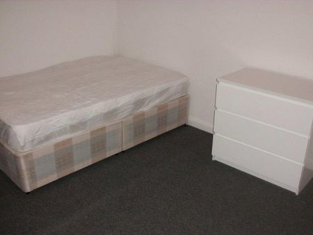 1 Bed - Victoria Street, Gillingham - Photo 3