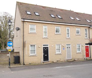 3 bedroom end of terrace house to rent - Photo 1
