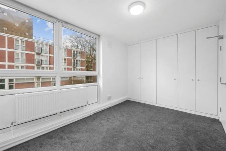 5 bedroom house in Euston - Photo 4