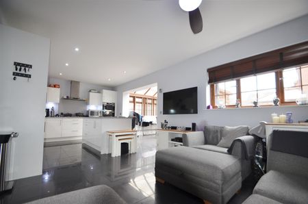 4 bedroom house - detached - Photo 5