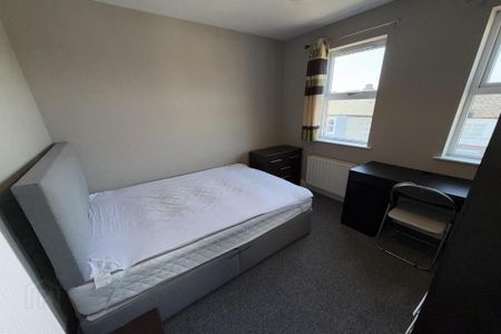 12 Donnybrook Court, Belfast, BT9 7GH - Photo 2