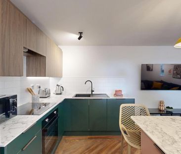 4 bedroom flat to rent - Photo 1