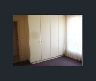 Low maintenance 3 bedroom unit - Photo 3