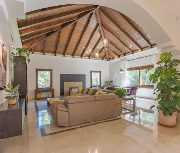 6 room luxury Villa for rent in Marbella, Andalusia - Photo 1