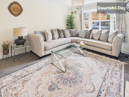 4 bedroom detached house to rent - Photo 1