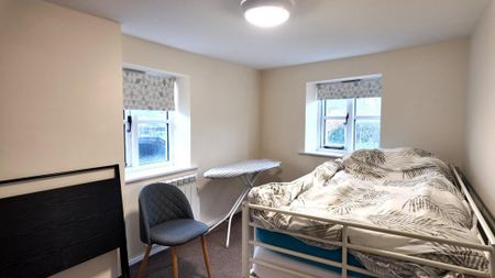 2 bedroom flat to rent - Photo 4