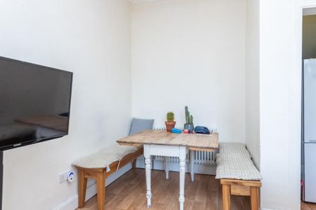 3 bedroom flat to rent - Photo 3