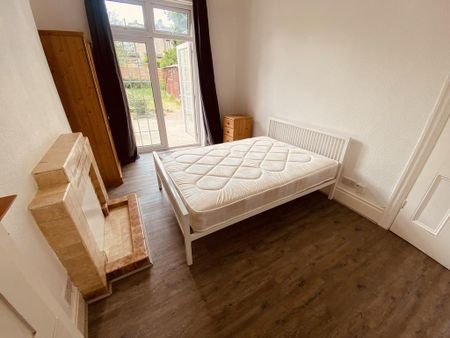 1 bedroom in a house share to rent - Photo 4