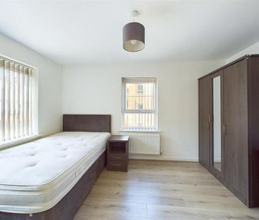 5 bedroom detached house to rent - Photo 3