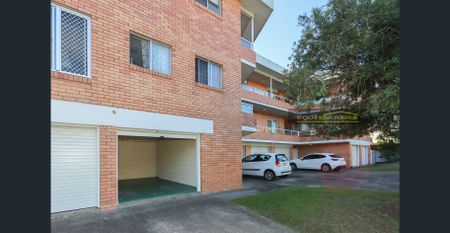 2br Top Floor Unit with Air Conditioning - Photo 5