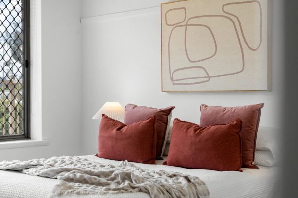 Exquisite City Fringe Retreat with Panoramic Elegance - Photo 1