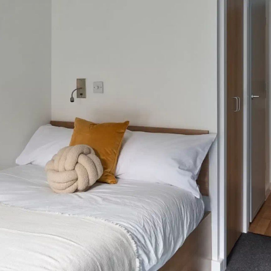 Gold Ensuite - Photo 1