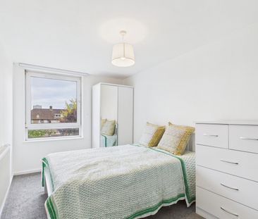 4 Bed Maisonette, Wallis Close, SW11 - Photo 4