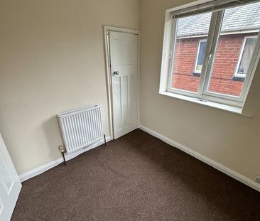 2 Bed Semi-Detached House, Leasowe Road, LS10 - Photo 1