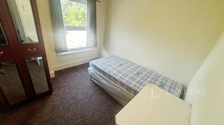 4 bedroom detached house to rent - Photo 4