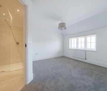 4 bedroom detached house to rent - Photo 2