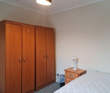 Large 4 Bed Student House - Photo 6