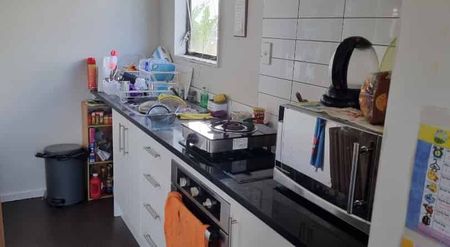 Tidy 2 bedroom - Photo 3