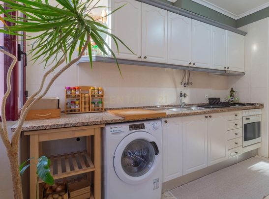 Almada, Setúbal Municipality - Photo 1