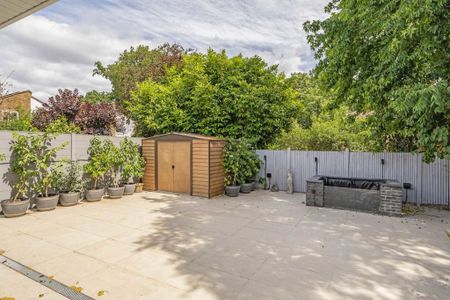 6 bedroom detached house to rent - Photo 5