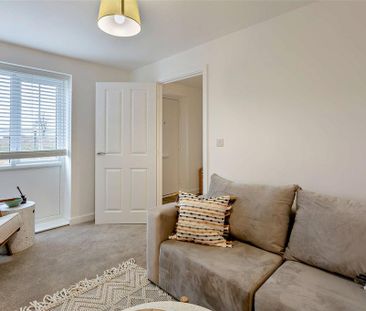 3 bedroom semi-detached house to rent - Photo 3