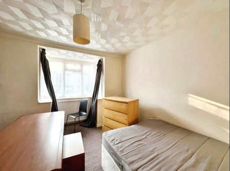 4 bedroom terraced house to rent - Photo 3