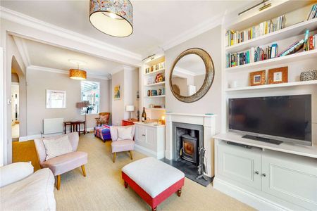 A superb four bedroom house located in the sought after Nightingale Triangle, with a private garden. - Photo 3