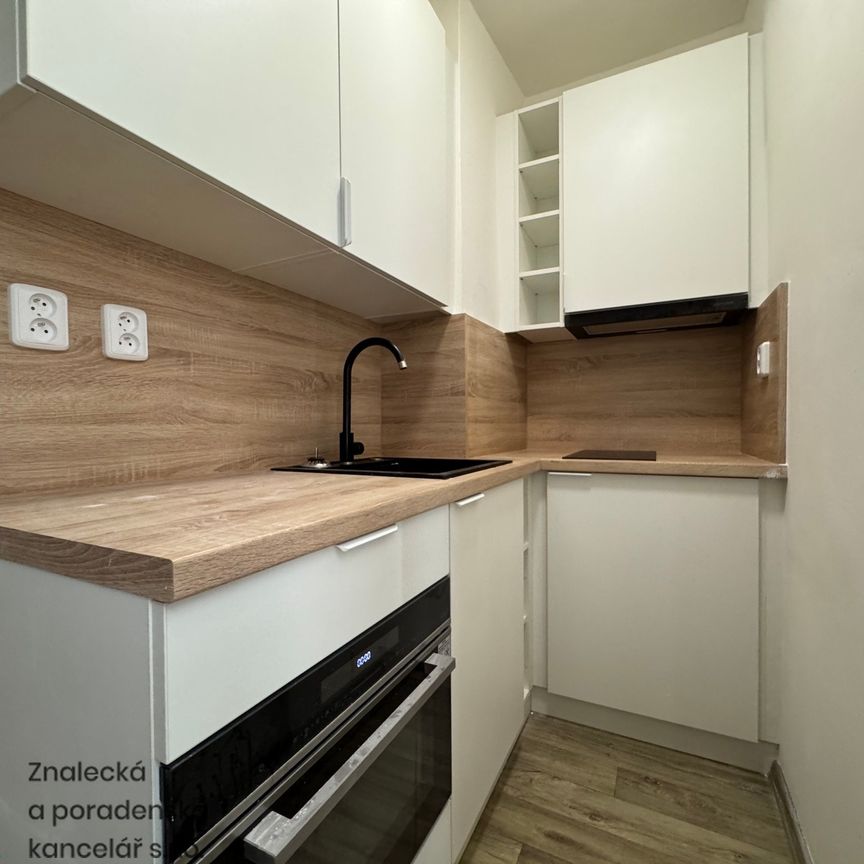 Pronájem bytu 2+kk 32 m², třída Bří Čapků 3222, Hodonín - Photo 1