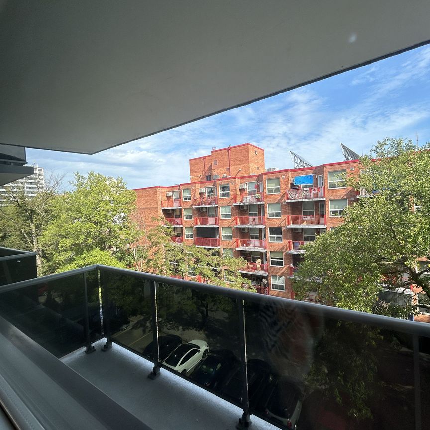 For Lease - 15 Walmer Road Unit# 406, Toronto, Ontario - Photo 1