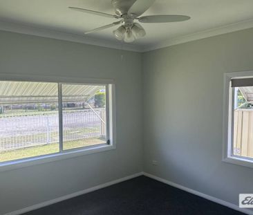 Large 4 bedroom home - Photo 3