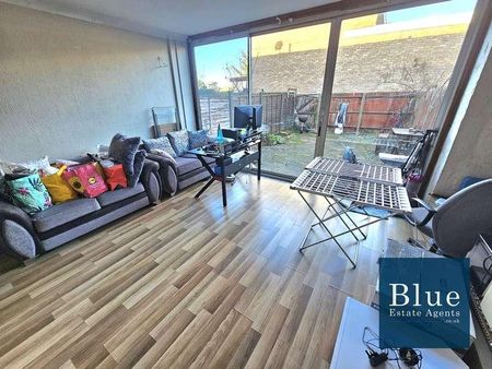 Park Road, Stanwell, Staines-upon-thames, TW19 - Photo 2