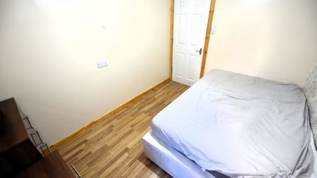 1 bedroom Flat in Midland Road, Leeds - Photo 4