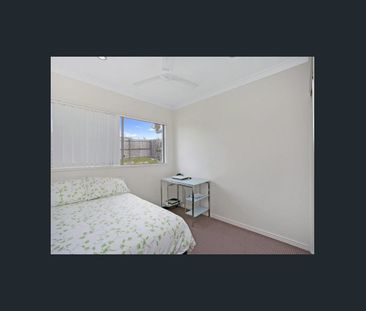 IMMACULATE MODERN HOME - Photo 4