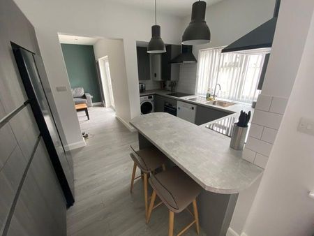 1 bedroom in a house share to rent - Photo 3