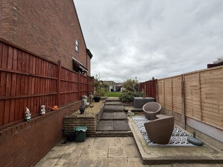 2 bedroom semi-detached house to rent - Photo 5