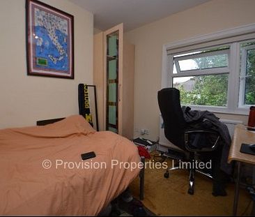 3 Bedroom Properties in Leeds - Photo 1