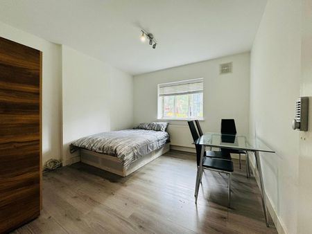 Room in a Shared Flat, Empire Way, HA9 - Photo 2