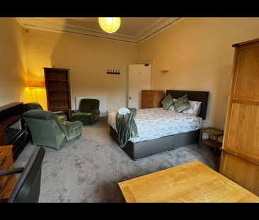 Room in a Shared House, East Preston Street, EH8 - Photo 3