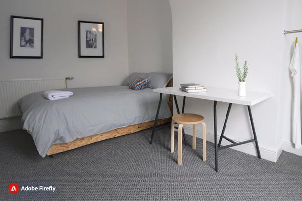 5 Bed Terraced House, Gainsborough Road, L15 - Photo 1