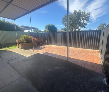 3 Bedroom low maintenance home! - Photo 4