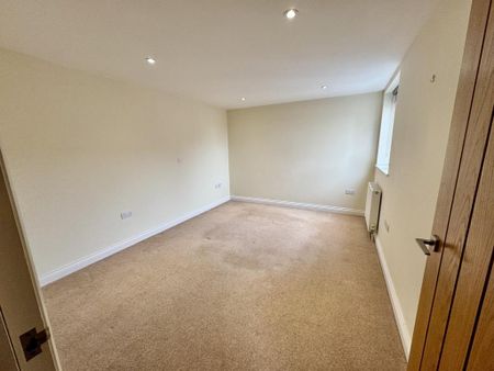 2 bedroom maisonette to rent - Photo 4