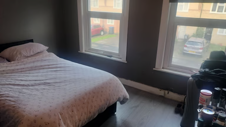 1 bedroom in a house share to rent - Photo 2