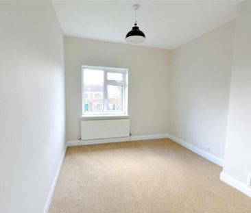 4 bedroom semi-detached house to rent - Photo 3