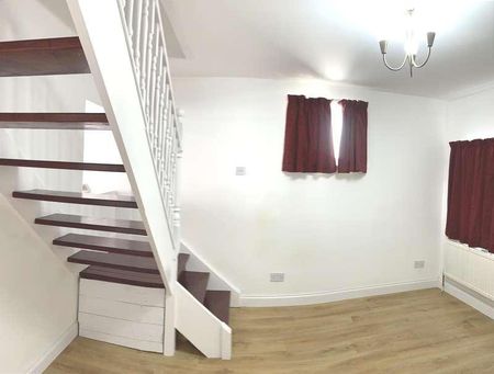 Amersham, HP7 - Photo 2