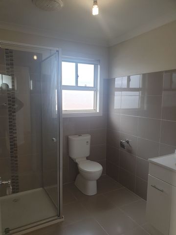 NEAT TWO-BEDROOM TOWNHOUSE IN A PRIME LOCATION! - Photo 5