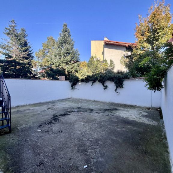 Vila de inchiriat-Finisaje la alegere-Renovata 2025-Destinat - Fotografie 1