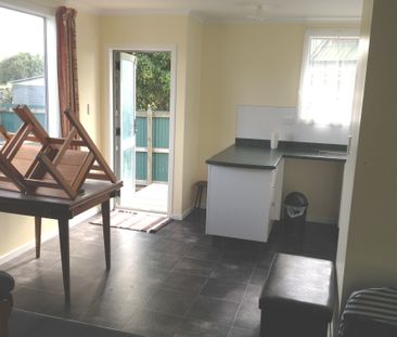 Tidy home on Fairmont - Photo 2