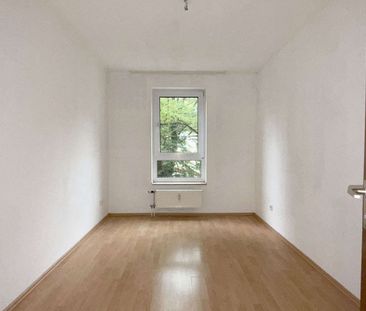 WBS ERFORDERLICH! SCHÖNE 3-ZIMMERWOHNUNG MIT BALKON IM 1.OG IN BARMEN - Photo 1