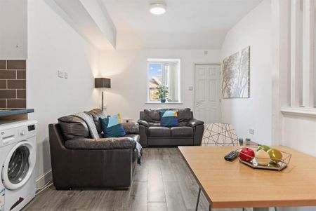 3 bedroom flat to rent - Photo 3